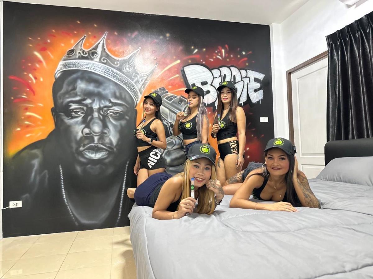 Bonkers Guesthouse Pattaya Eksteriør bilde